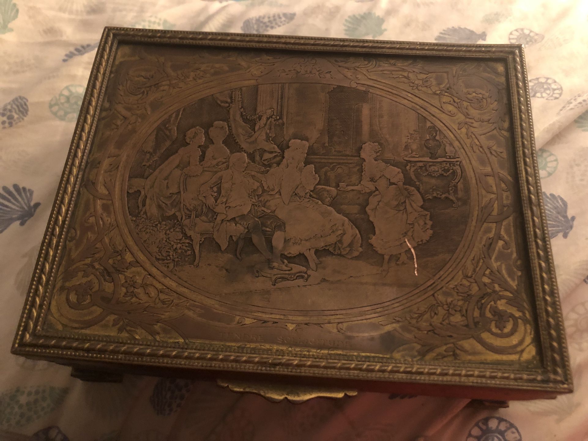 Antique  Jewelry  Music Box   (not Shipping )
