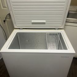 Insignia Freezer 