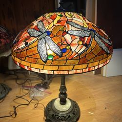 Handmade Tiffany-Style Stained Glass Dragonfly Lamp (Crimson Red)