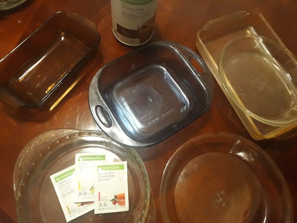 Pyrex glass baking dishes