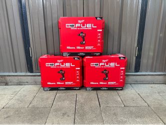 Milwaukee 1/2” drill /driver + 2 batteries 5.0 and charger kit model 2903-22