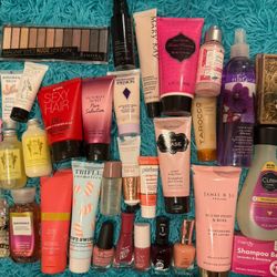 Women’s Lot Of Skincare. Great For Valentines
