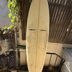 Minard Surfboard w/ Fins – Good Used Condition