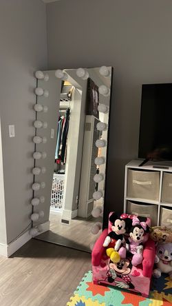 Vanity mirror with stand