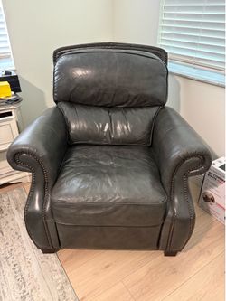 Oversized recliner