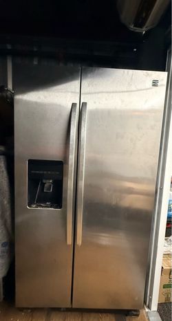 Kenmore Refrigerator w/ Ice Maker & Water Dispenser – Works Great!