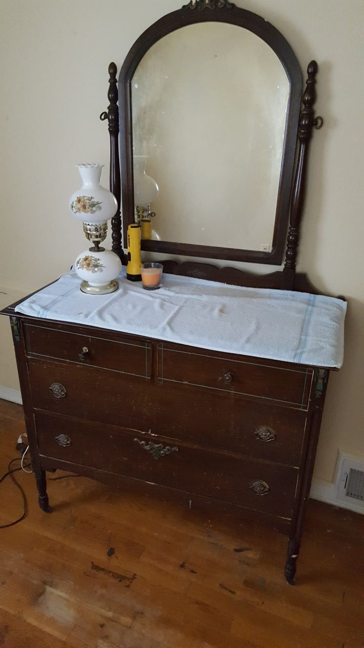 dresser with mirror