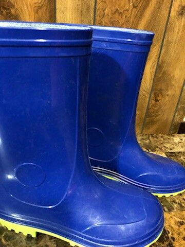 Blue rain boots size 3