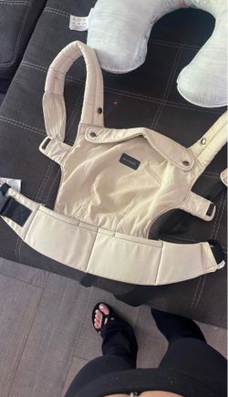 Momcozy carrier