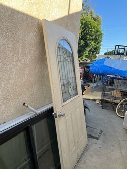 Puerta exterior abre a la derecha  36"