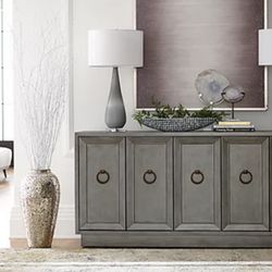 Buffet Table Or Tv Console Table. Paid $1700 A Few Months Ago. Like NEW!!! Moving