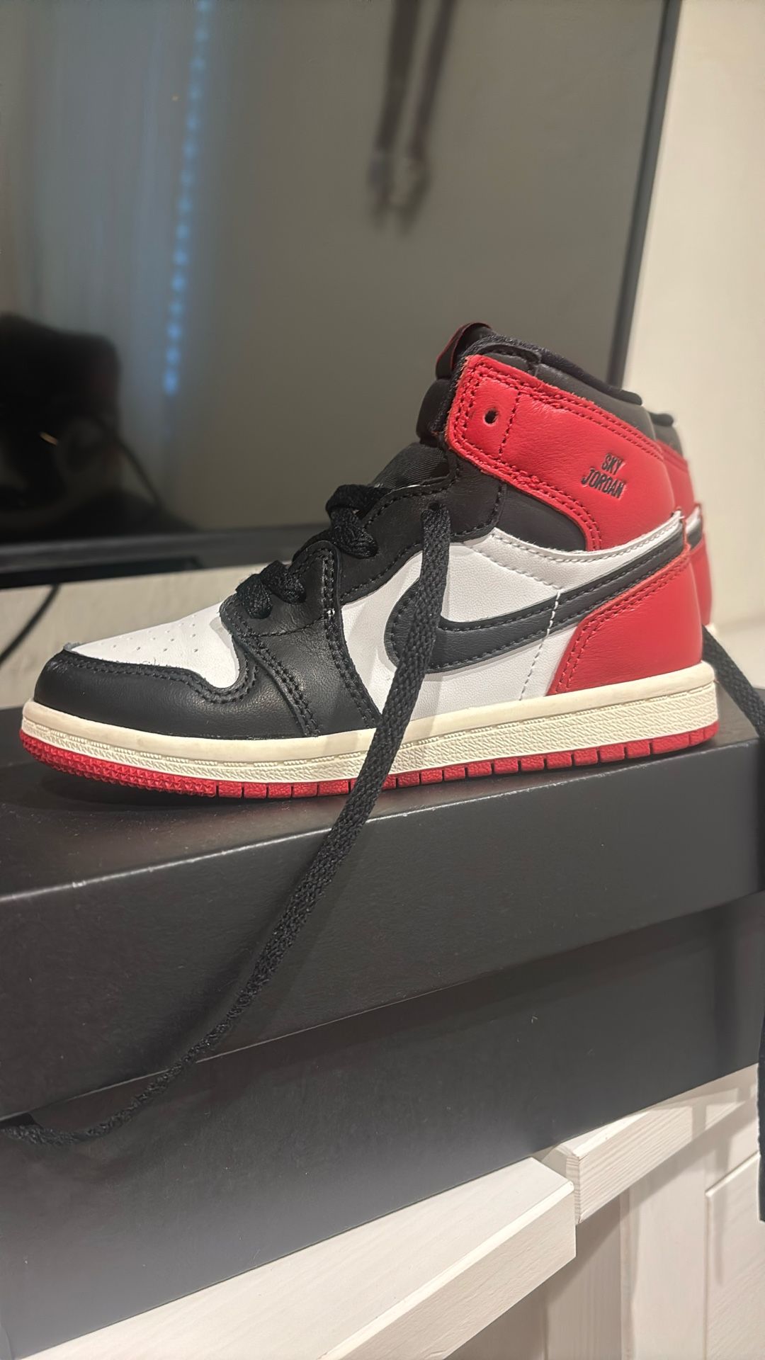 Jordan’s 1 Kids Size 9