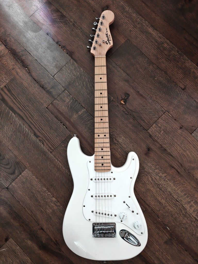 White Squier Fender Mini 