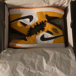 Air Jordan 1 Mid Size 11