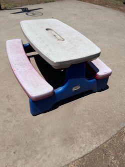 Picnic table