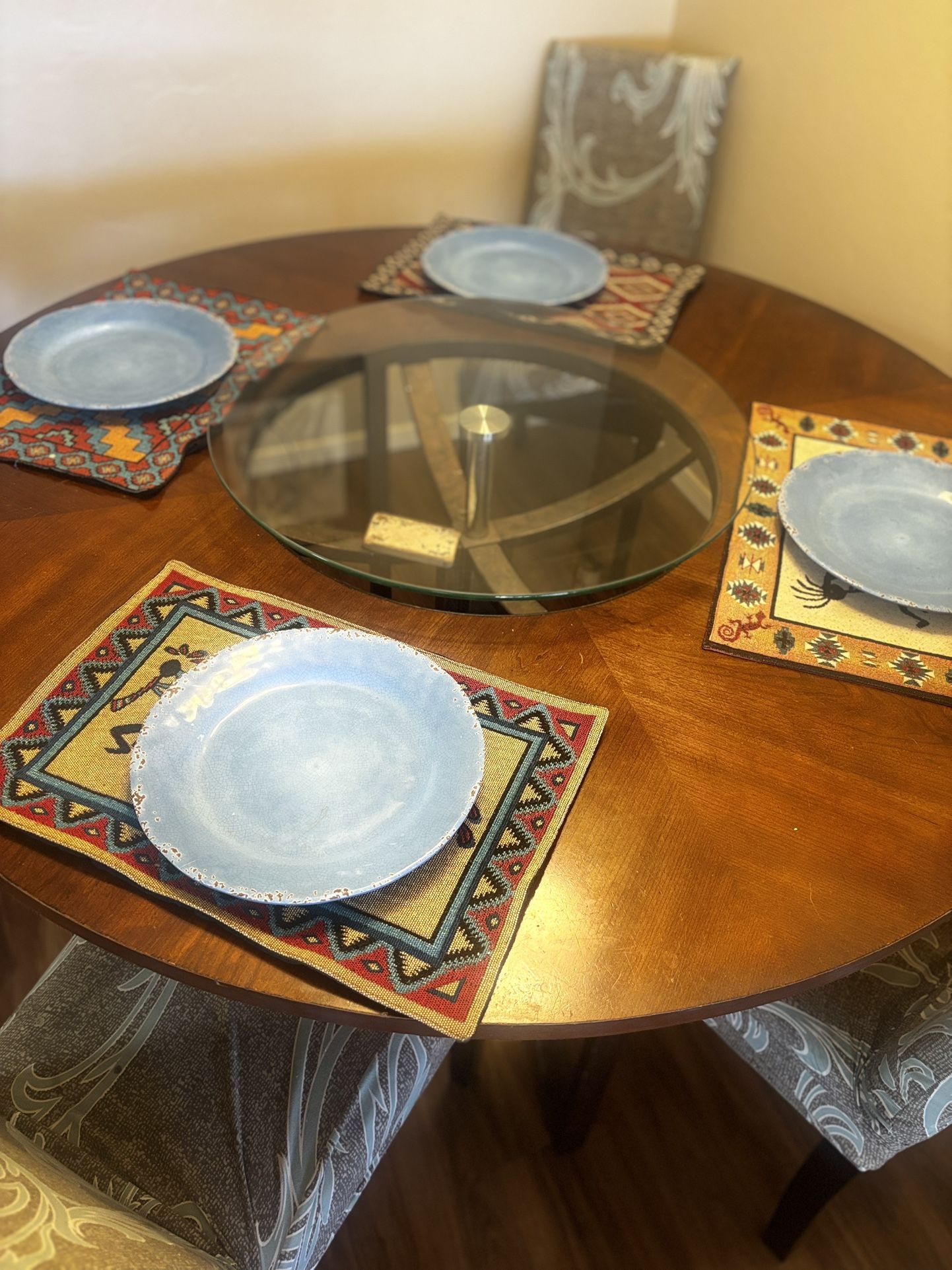 Round Dinning Room Table & 4 FREE chairs