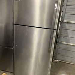 REFRIGERATOR 