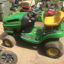 John Deere Lawn Tractor