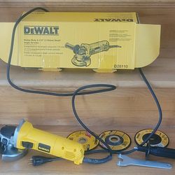 DeWALT  Heavy Duty 4 1/2" Small Angle Grinder In Box With 3 Extra Discs