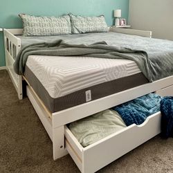 Twin/King Convertible Storage Bed With Twin Mattresses (White Wood)