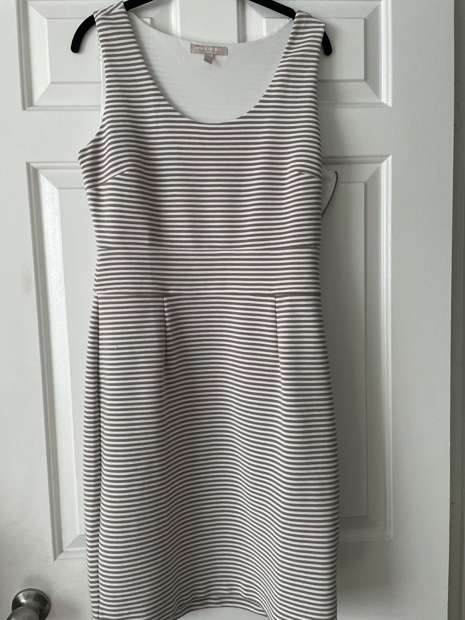 Banana Republic Dress Perfect For Brunch, Business, Or Church