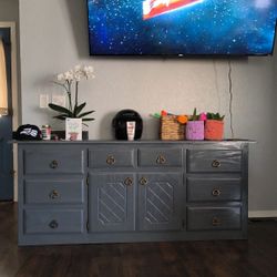 Cabinet Dresser Asking 150$ 