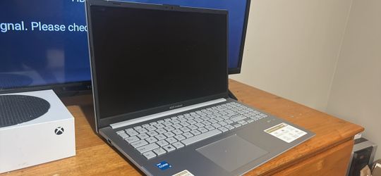 Laptop with charger runs smoothly never had any issues