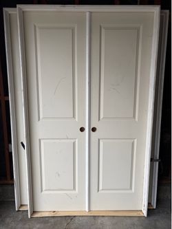 61 3/8-inx81 5/16-in Molded Double door