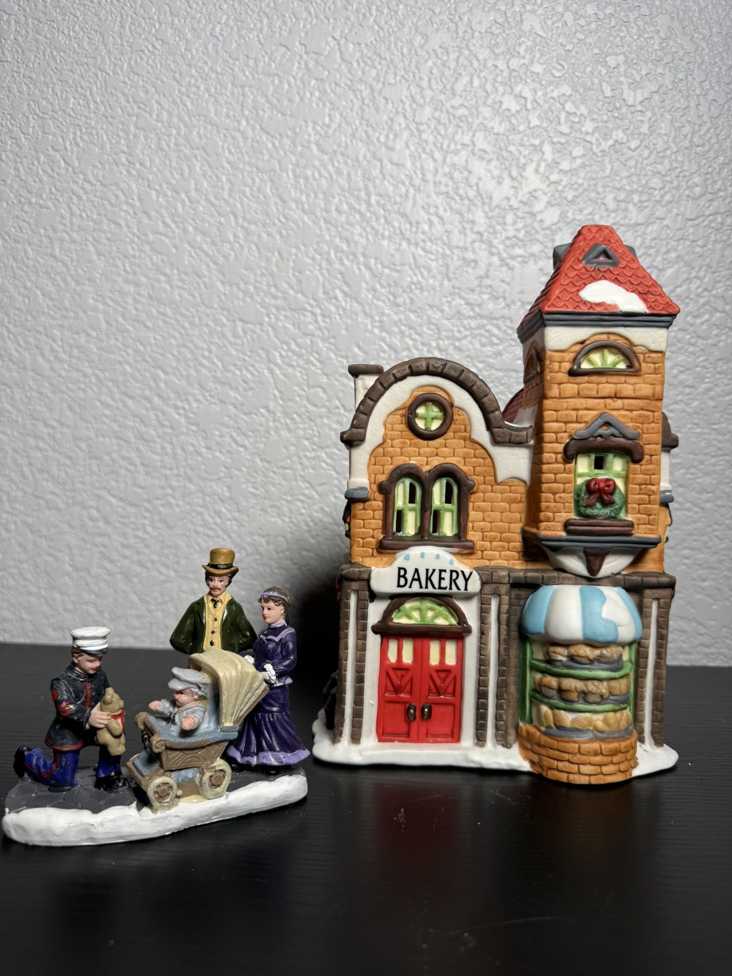 CHRISTMAS FESTIVE VILLAGE WITH FIGURES. VICTORIAN STYLE