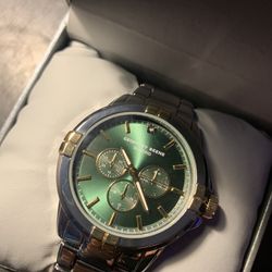 Geoffrey Beene - Green face watch