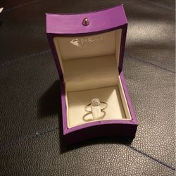 Women’s Promise/Engagement Ring 