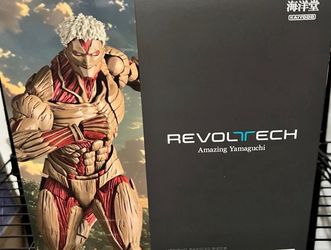 Revoltech Amazing Yamaguchi Armored Titan Reiner Braun Attack on Titan Action Figure
