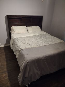 Lovely Dresser with Mirror and Queen Bed / TV