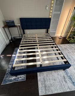 Bed frame | Queen size | < 3 mo. old .. good as new