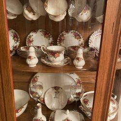 Royal Albert-Old Country Roses Bone China -12 Place Setting Plus Many Extra Pieces