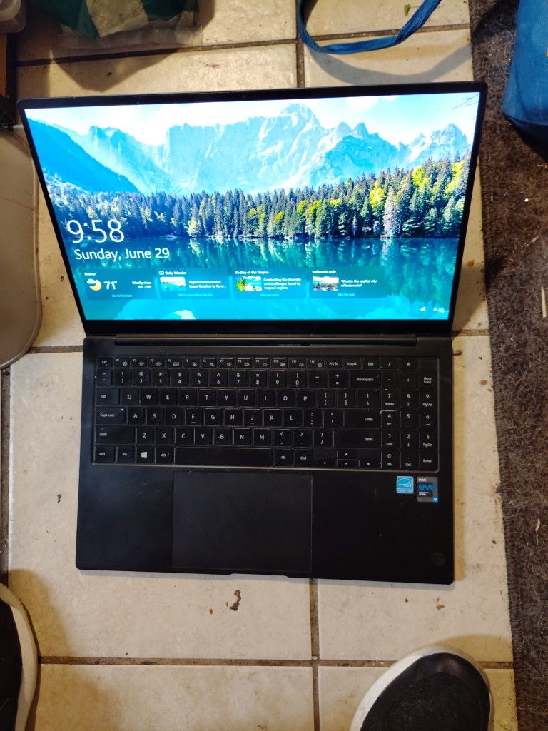 Samsung Galaxy Pro 15.6 EXCELLENT CONDITION - $770