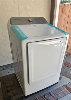 SAMSUNG NEW DRYER GAS 7.2 CUB FT WITH SENSOR DRYER NEW MODELS RECENTLY #DVG45T3200W YOU CAN TEST IT BEFORE PURCHASE FOR ANY QUESTION TEXT ME PLEASE HA