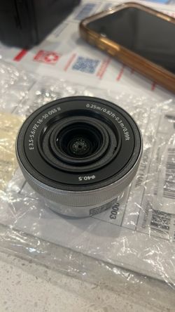 Mint Silver Sony E PZ 16-50/3.5-5.6 OSS II lens