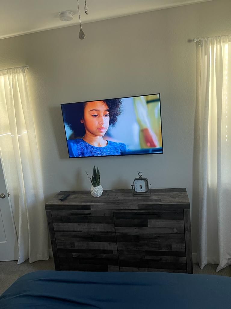 Tv Mount. Braket Mount