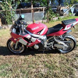 Motocicleta Yamaha 2002 Yzf