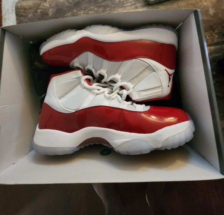 Air Jordan Cherry 11 Size 11 VNDS