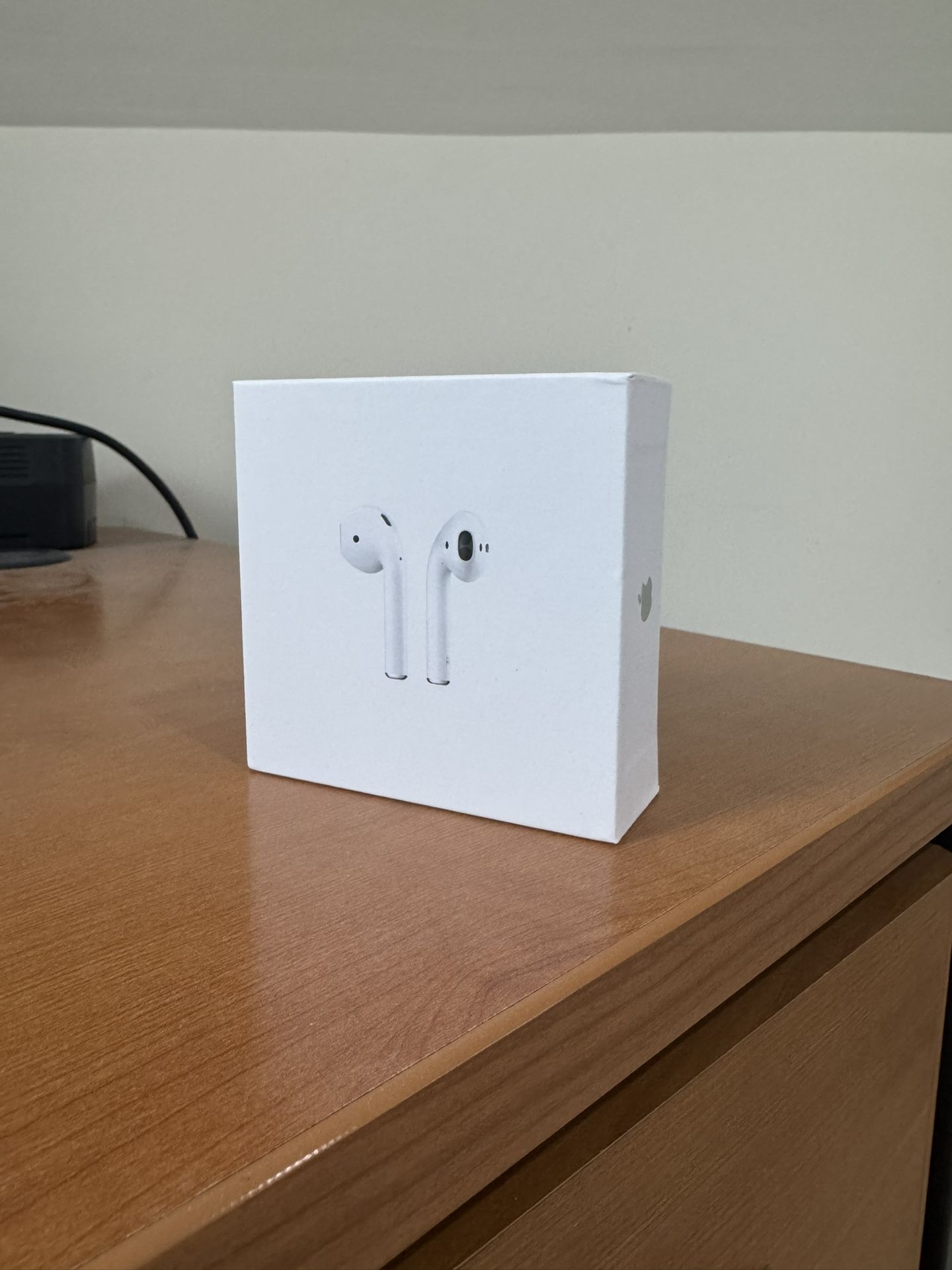 AirPods 2nd Generation With Wireless Charging Case