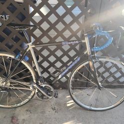 Serotta Fierte Titanium/Carbon Frame W/DI2 Groupset 5500.00. Premium Roadbike