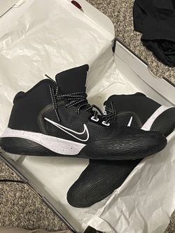 Kyrie Flytrap IV