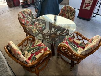 Mid century rattan  kitchen /dining room table and chairs, chairs are swivel with casters 42 in glass top good shape