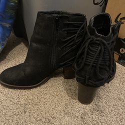 Women’s Boot Shoe With Heel Size 7.5