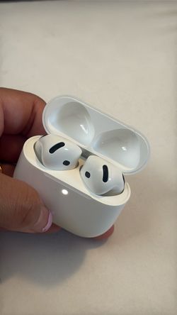 Apple Airpods 4 With active Noise Cancellation