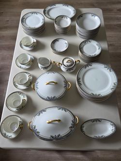 Nortaki Winona 1921 80 Piece Dinnerware Set
