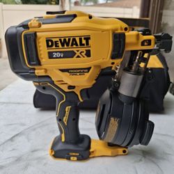Dewalt 20V Max XR 15° Coil Roofing Nailer Kit 