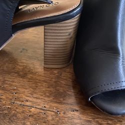 Ladies Size 6 Open Toed Shoes W Leather And Heel